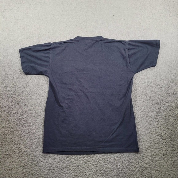 Red Stripe Shirt Mens Medium Blue Spell Out Graphic‎ Print Logo Crew Neck Tee - Picture 6 of 10